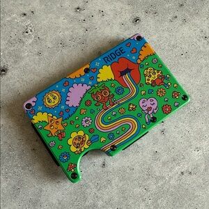 BNWT • Ridge Wallet Claire Morales 🌈